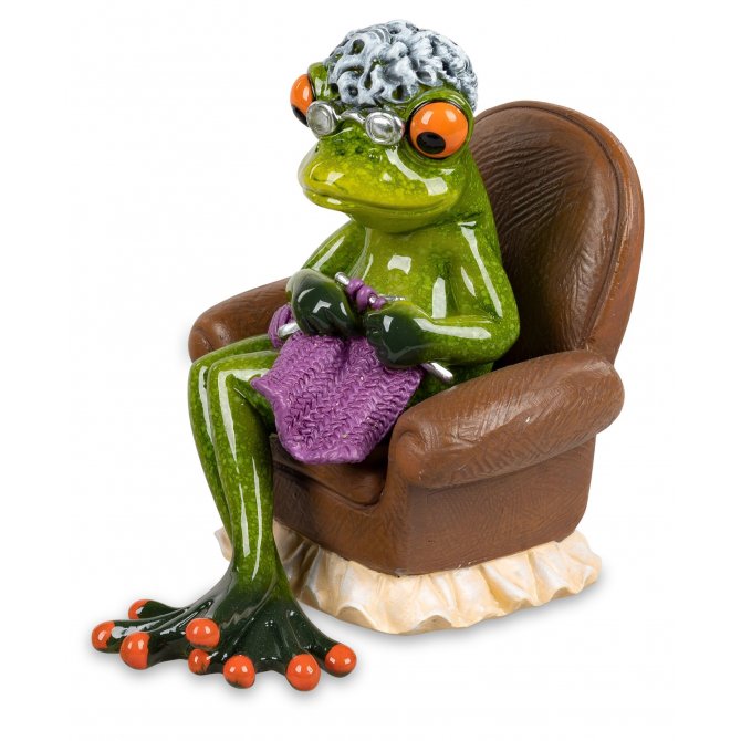 Frosch Oma strickend auf Sessel