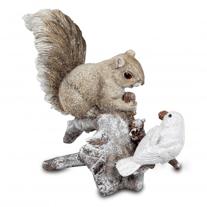Eichhörnchen mit Vogel auf Ast 20cm Natur-creme