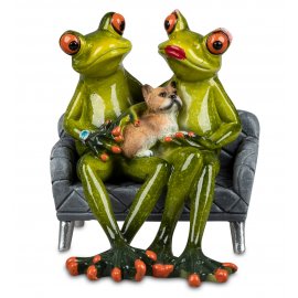 Froschpaar auf Sofa mit Hund
